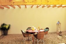 Apartamento en Setúbal - Piso reformado con exterior privado en el centro de Setúbal
