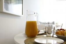 Apartamento en Costa de Caparica - Muy cómodo apartamento de un dormitorio con balcón, frente a la playa, en Costa da Caparica.