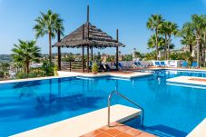 Apartamento en Marbella - Las Tortugas Marbella – Ático de Lujo con Vistas al Mar y Jacuzzi