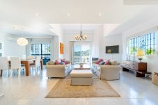 Casa adosada en Mijas Costa - Adosado con hermosas vistas al mar y piscina privada