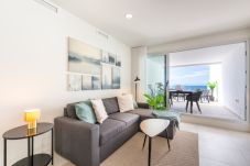 Apartamento en Benalmádena - Bahia de Torrequebrada | Comodidad Costera y Vistas al Mar