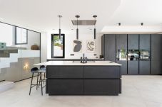 Villa en Mijas Costa - Casa Luz | Lujosa villa ideal para familias | piscina privada | BBQ