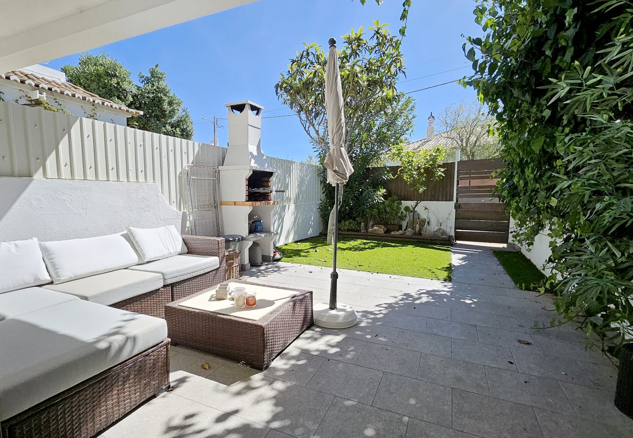 Studio à Albufeira - Magnific Studio with a cozy garden, 5 minutes to the beach