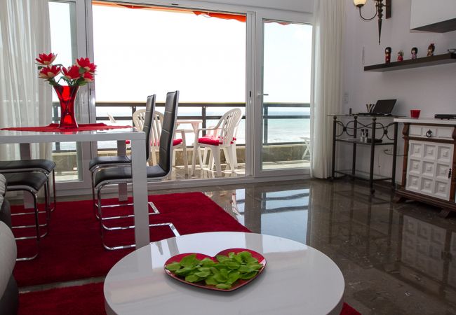 Apartamento em Torremolinos - Carihuela - Frontline Beach Apartment in Torremolinos