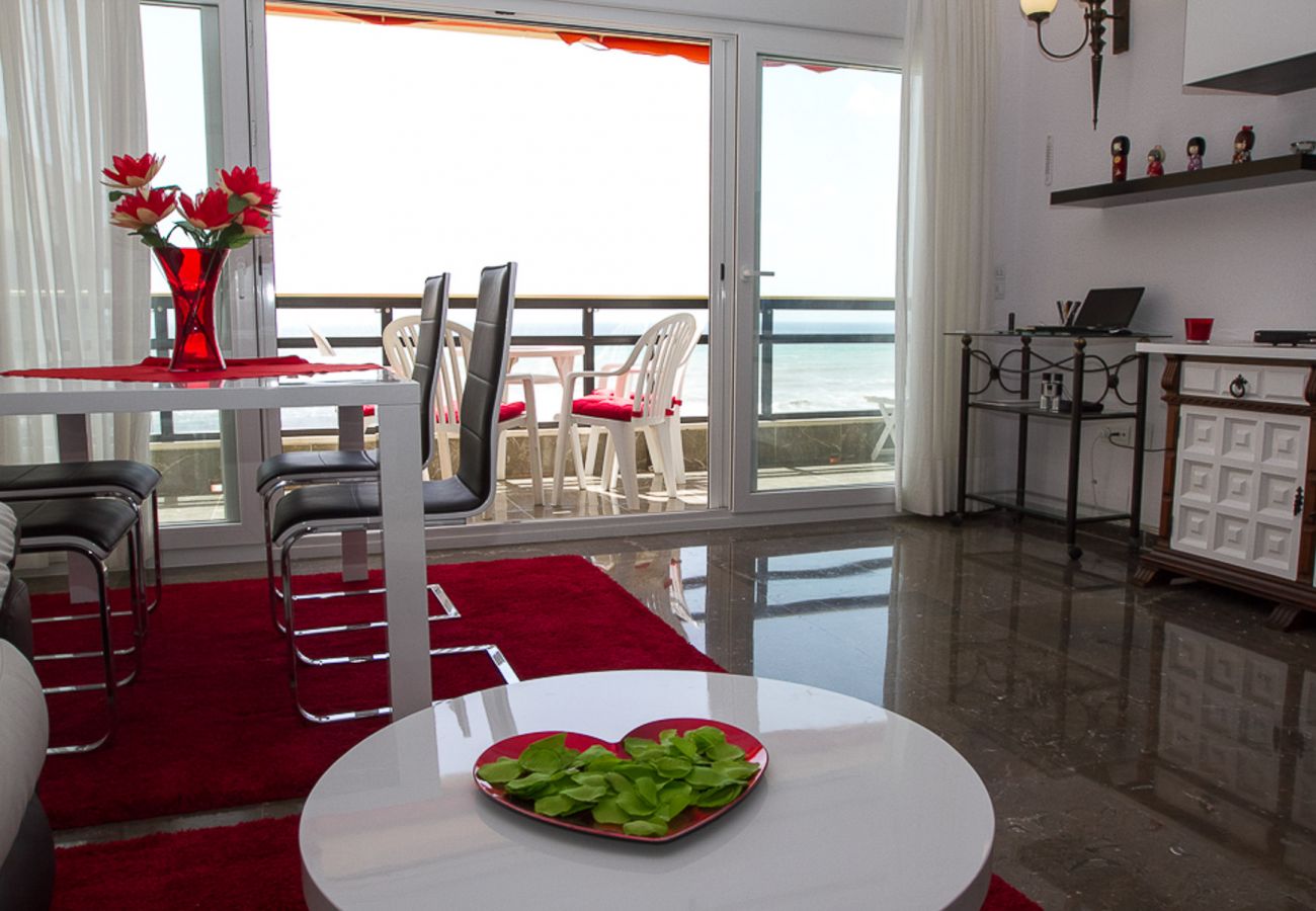 Apartamento em Torremolinos - Carihuela - Frontline Beach Apartment in Torremolinos