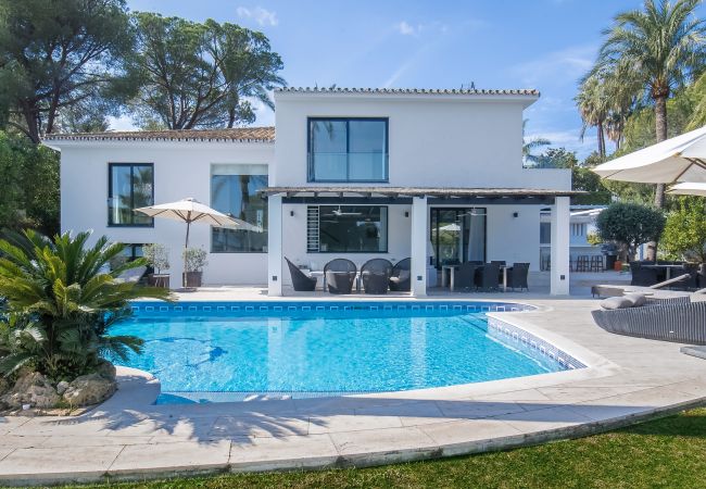 Villa em Marbella - La Corsa Marbella - Luxury 5 bed/bath villa with private pool, jacuzzi