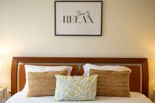 Apartamento em Lisboa - Apartamento confortável com vista rio, totalmente equipado, muito perto do centro de Lisboa no tradicional bairro de Alfama.