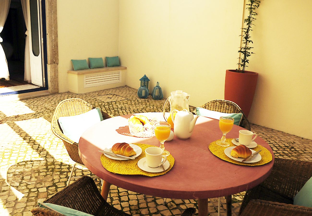 Apartamento em Setúbal - Apartamento renovado com exterior privado no centro de Setúbal