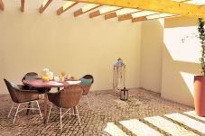 Apartamento em Setúbal - Apartamento renovado com exterior privado no centro de Setúbal