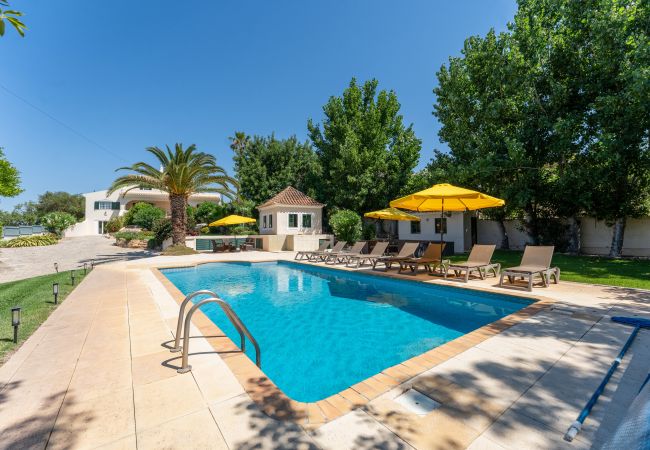 Villa em Almancil - Villa Caravela | 4 Quartos | Bonito Jardim | Almancil