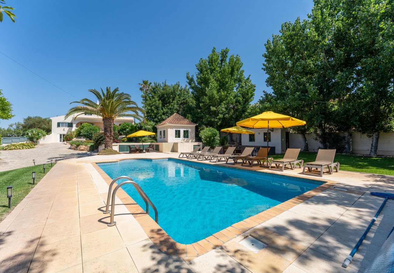 Villa em Almancil - Villa Caravela | 4 Quartos | Bonito Jardim | Almancil