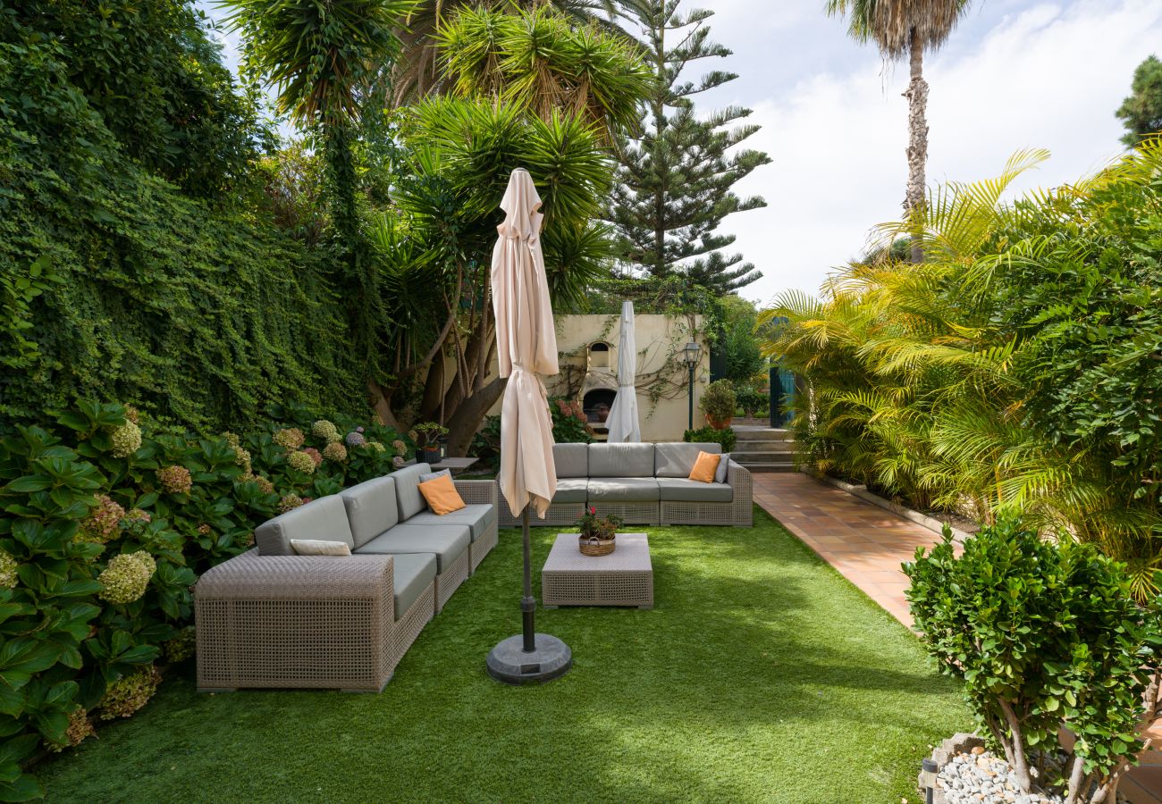 Casa em Santa Brígida - House with cozy garden BBQ 