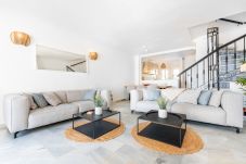 Casa geminada em Benalmádena - Casa de la Buena Vida  | 3 Bedroom Townhouse with Sea View 