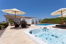 Villa in Marbella - El Rosario Marbella - Luxury 6 bed/bath villa, private pool, jacuzzi