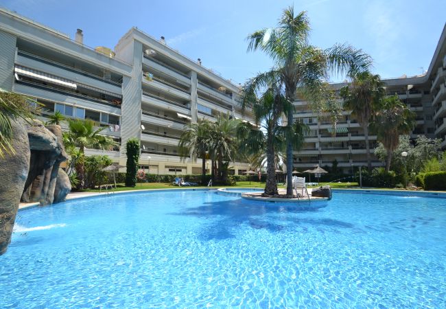 Apartment in Salou - Jardines Paraisol: 2 bedrooms, wide terrace, quality residence with beautiful swimming pool, a few minutes from beaches and shops Salou