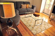 Apartment in Lisbon - Comfortable and stylish apartment, fully equipped, with three bedrooms, near the center of Lisbon.