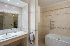 Apartment in Luz - Rua 1º de Maio | professionally cleaned | 3-bedroom apartment | centre of Praia da Luz | breath-taking sea views