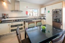 Apartment in Luz - Rua 1º de Maio | professionally cleaned | 3-bedroom apartment | centre of Praia da Luz | breath-taking sea views