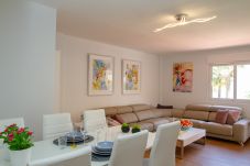 Apartment in Torremolinos - Lydia Uno - Exclusive apartment for 8 near beach and restaurants