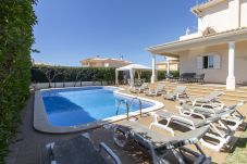 Villa in Albufeira - Villa Tulipa | 4 Bedrooms | Private Swimming Pool | Albufeira