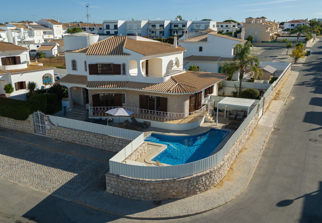 Villa in Galé - Villa Brisa do Mar | 4 Bedrooms | Walking Distance | Galé