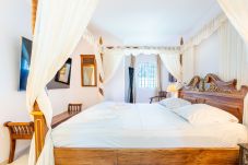 Apartment in Marbella - Los Lagos Golf I | Uniquely styled 3 bedroom apartment in Marbella