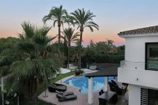 Вилла на Марбелья / Marbella - La Corsa Marbella - Luxury 5 bed/bath villa with private pool, jacuzzi