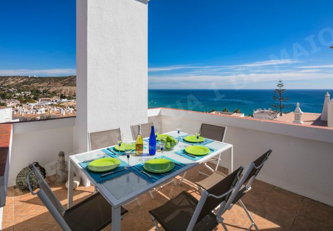 Апартаменты на Luz - Rua 1º de Maio | professionally cleaned | 3-bedroom apartment | centre of Praia da Luz | breath-taking sea views