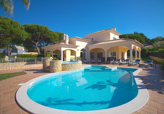 Вилла на Vilamoura - Villa Hera | 6 Quartos | Jacuzzi Exterior e Muito Mais | Vilamoura