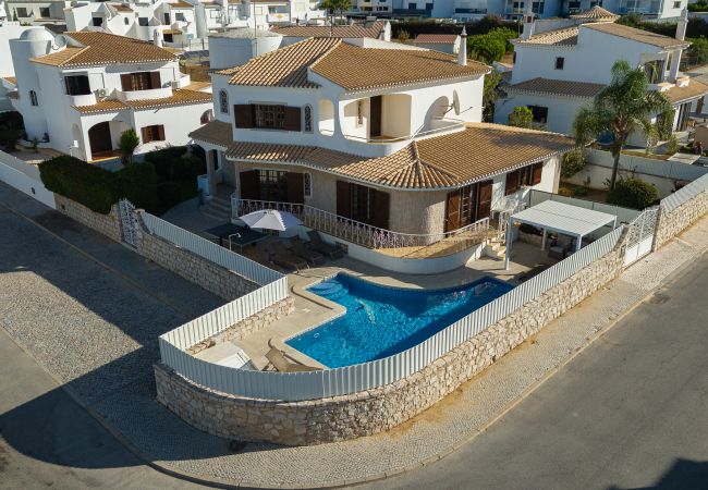 Вилла на Galé - Villa Brisa do Mar | 4 Quartos | Perto da Praia | Galé