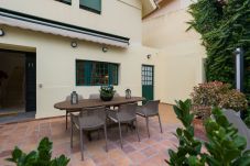 Дом на Santa Brígida - House with cozy garden BBQ 